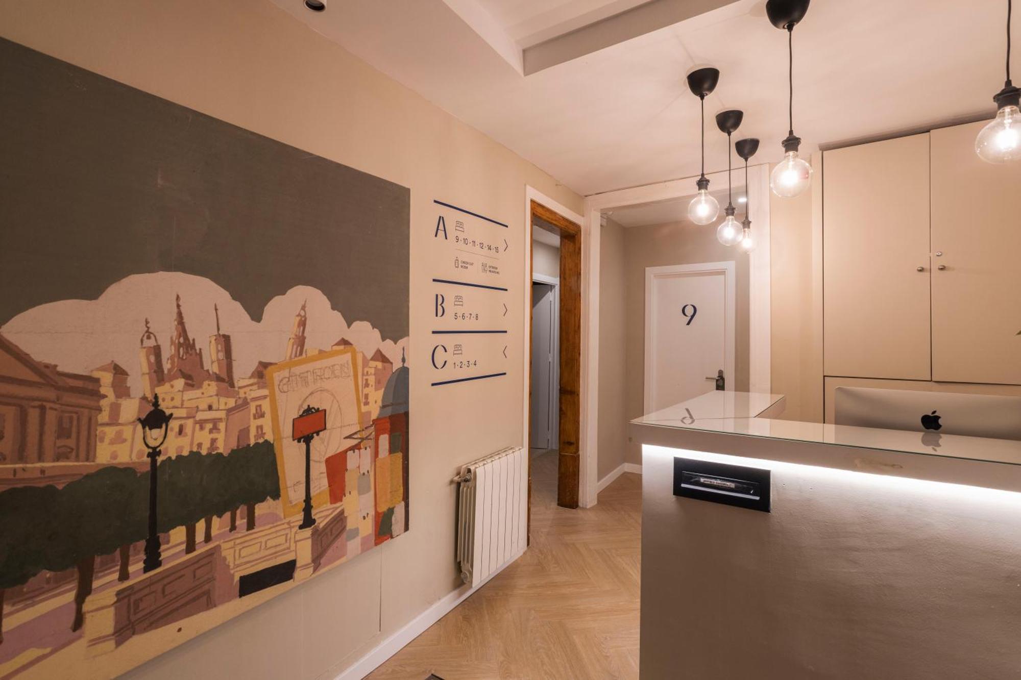 ברצלונה Hostal Sol Y K מראה חיצוני תמונה